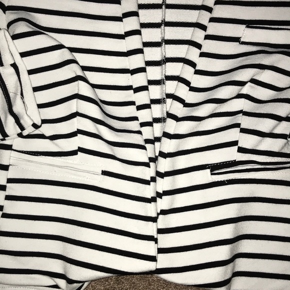 ❤️SALE ❤️SALE!! Striped Blazer BY Love Change👠👖 - Picture 4 of 5